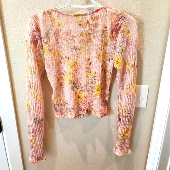 Floral print sheer snap front crop top - Picture 2 of 3